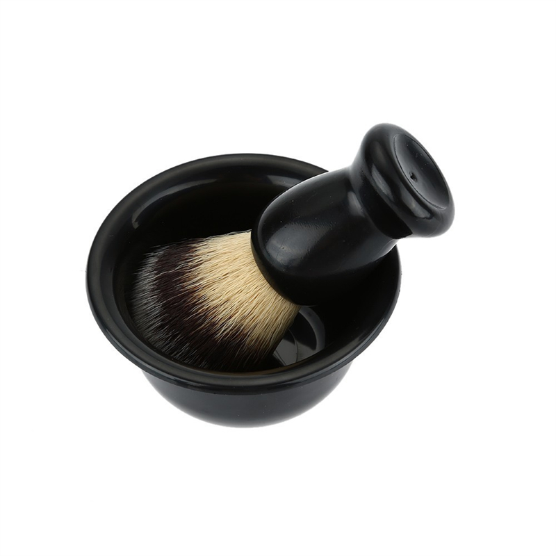 Rasierpinsel und Schüssel mit  – Mens Grooming Barber Bewertung und Preis